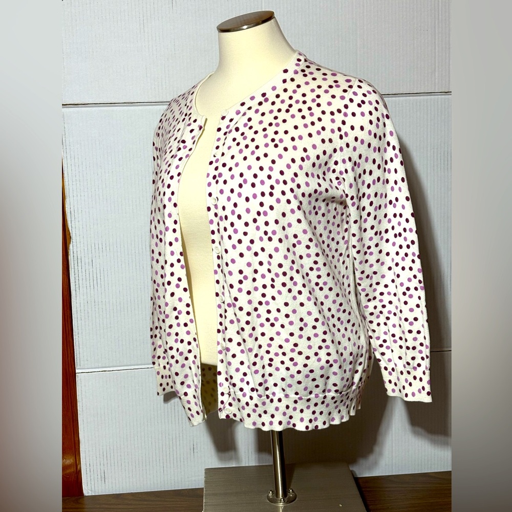 Woman Within 22/24 purple dots on white button front cardigan.27” L sleeve25”